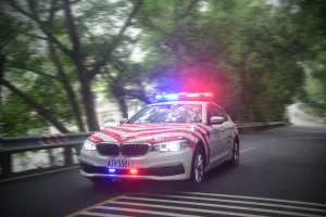 國道警車