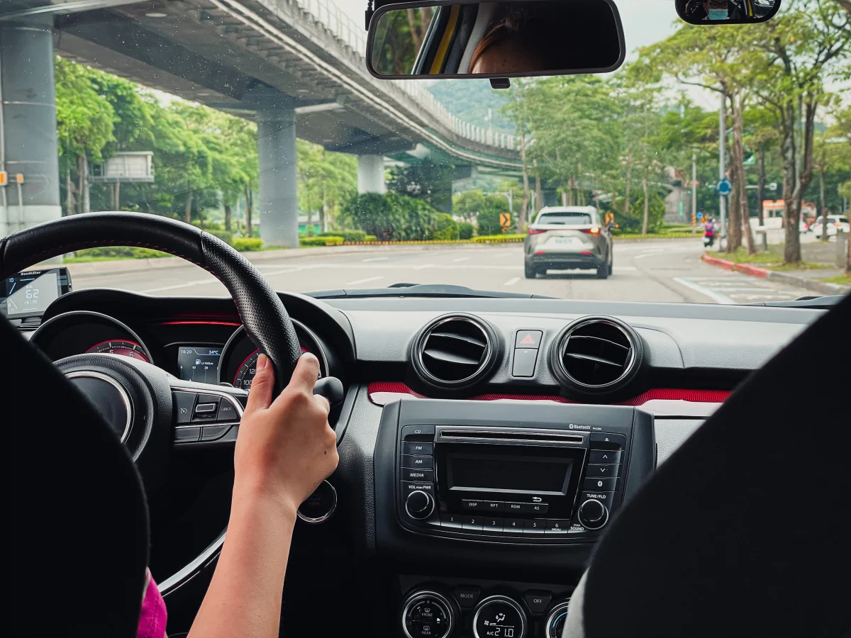 低車流道路駕駛