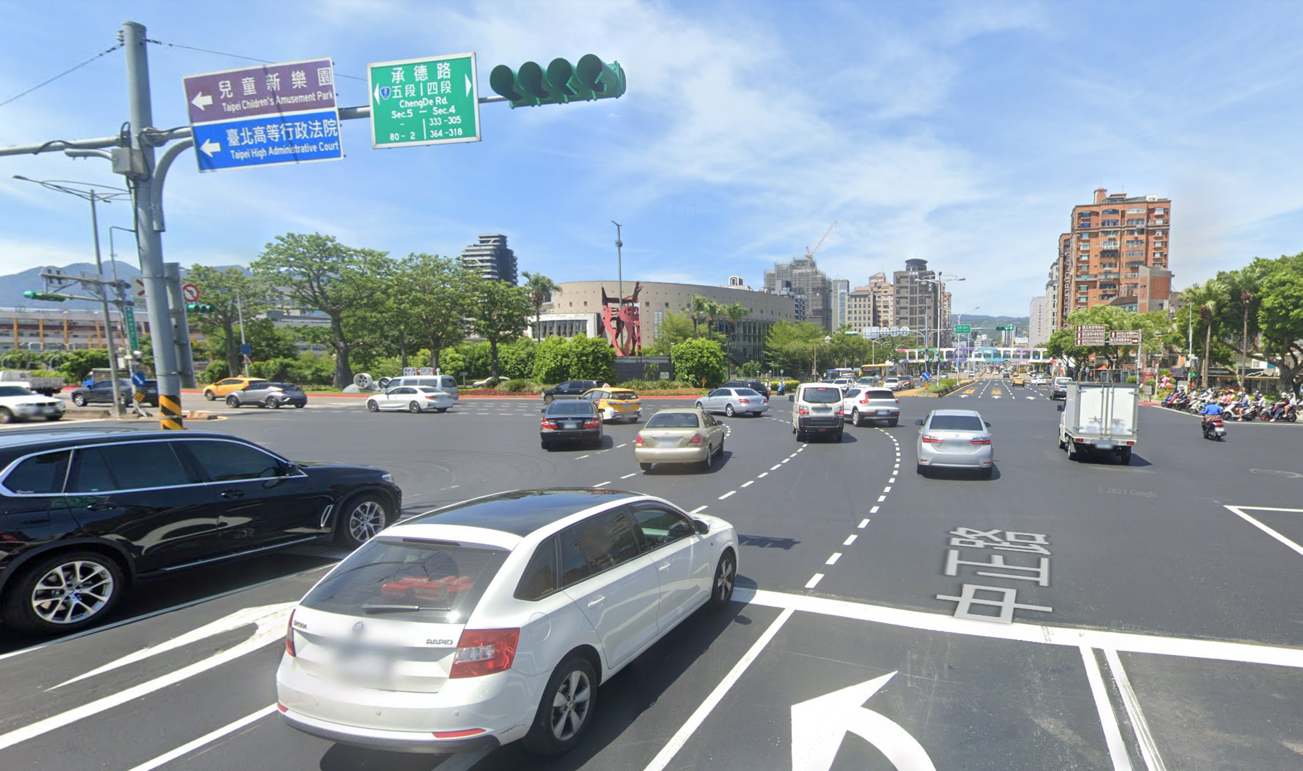 多車道路口