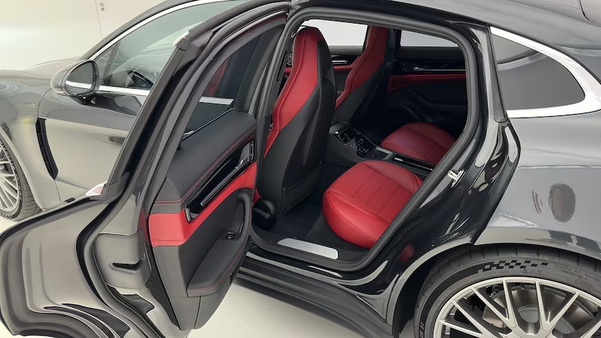 2024-Porsche-Panamera-sedan-36