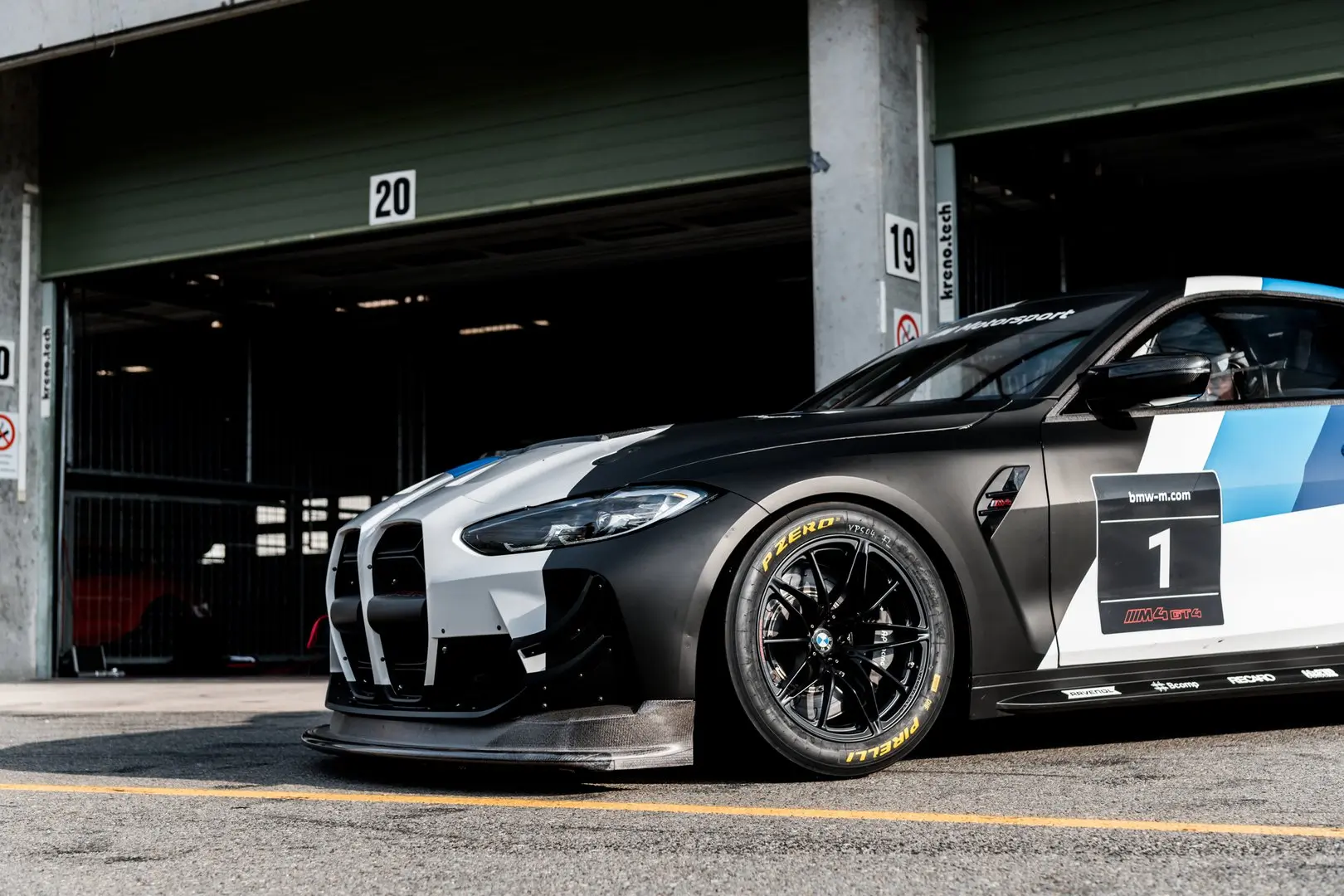 BMW M4 GT4 (G82) 賽車
