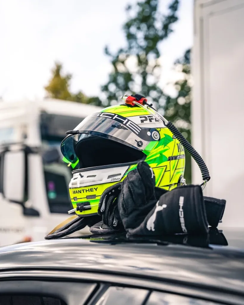 Porsche Manthey Lars Kern helmet