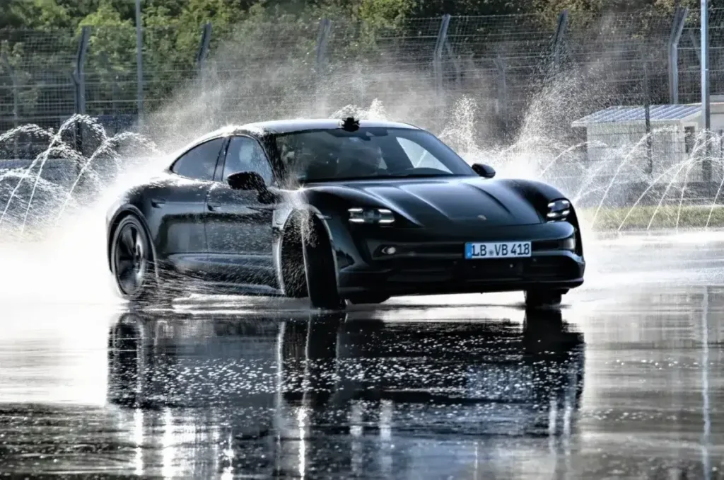 Porsche-Taycan-drift-record-oversteer-轉向過度
