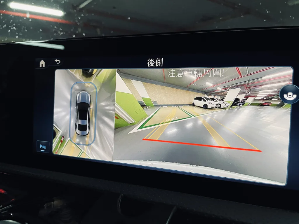 《路邊停車全攻略:專業教練教你輕鬆一次到位》 圖:360度環景影像系統